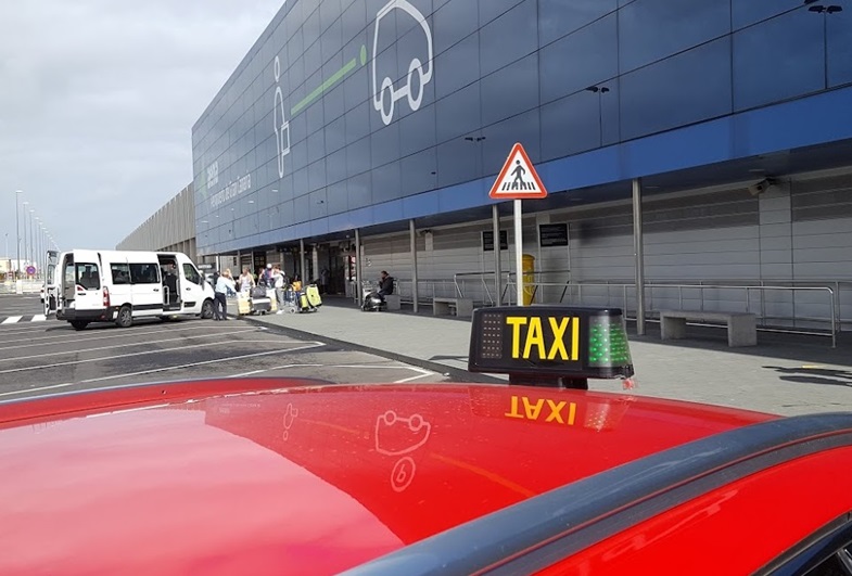 Großraumtaxi vom und zum Airport LPA